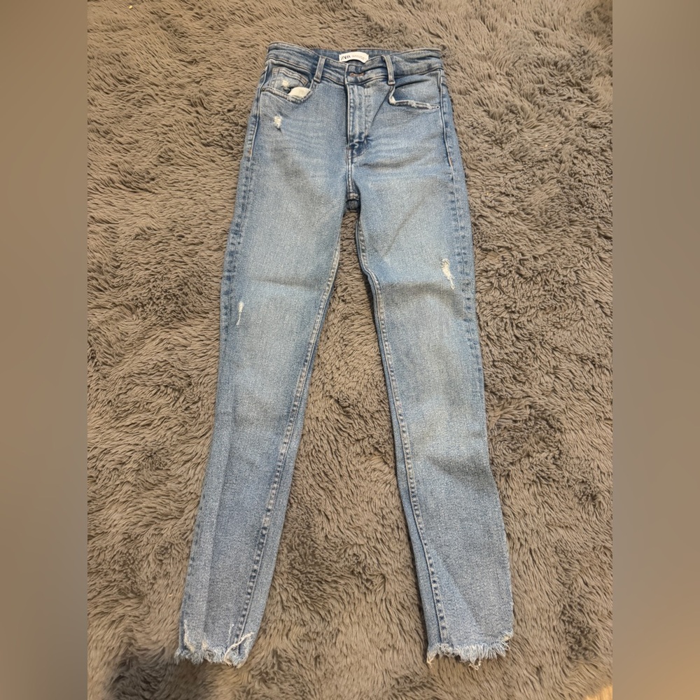 Women's Blue Distressed Jeans zara